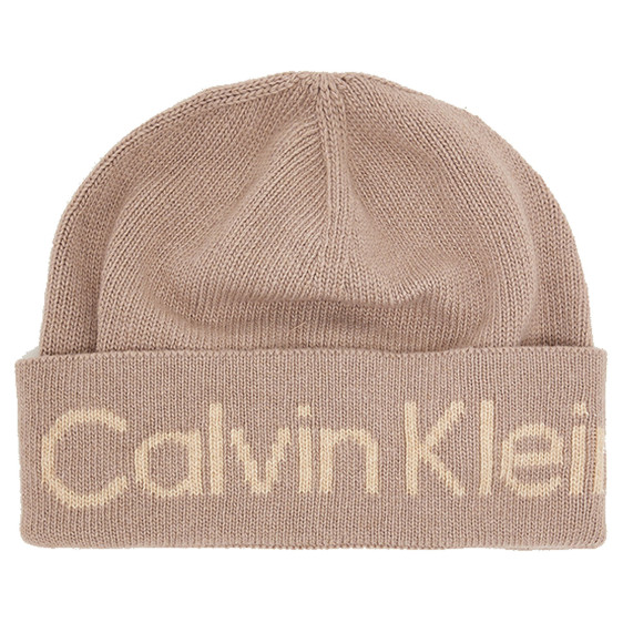 detail Calvin Klein dámská čepice K60K611151 PBP Doeskin